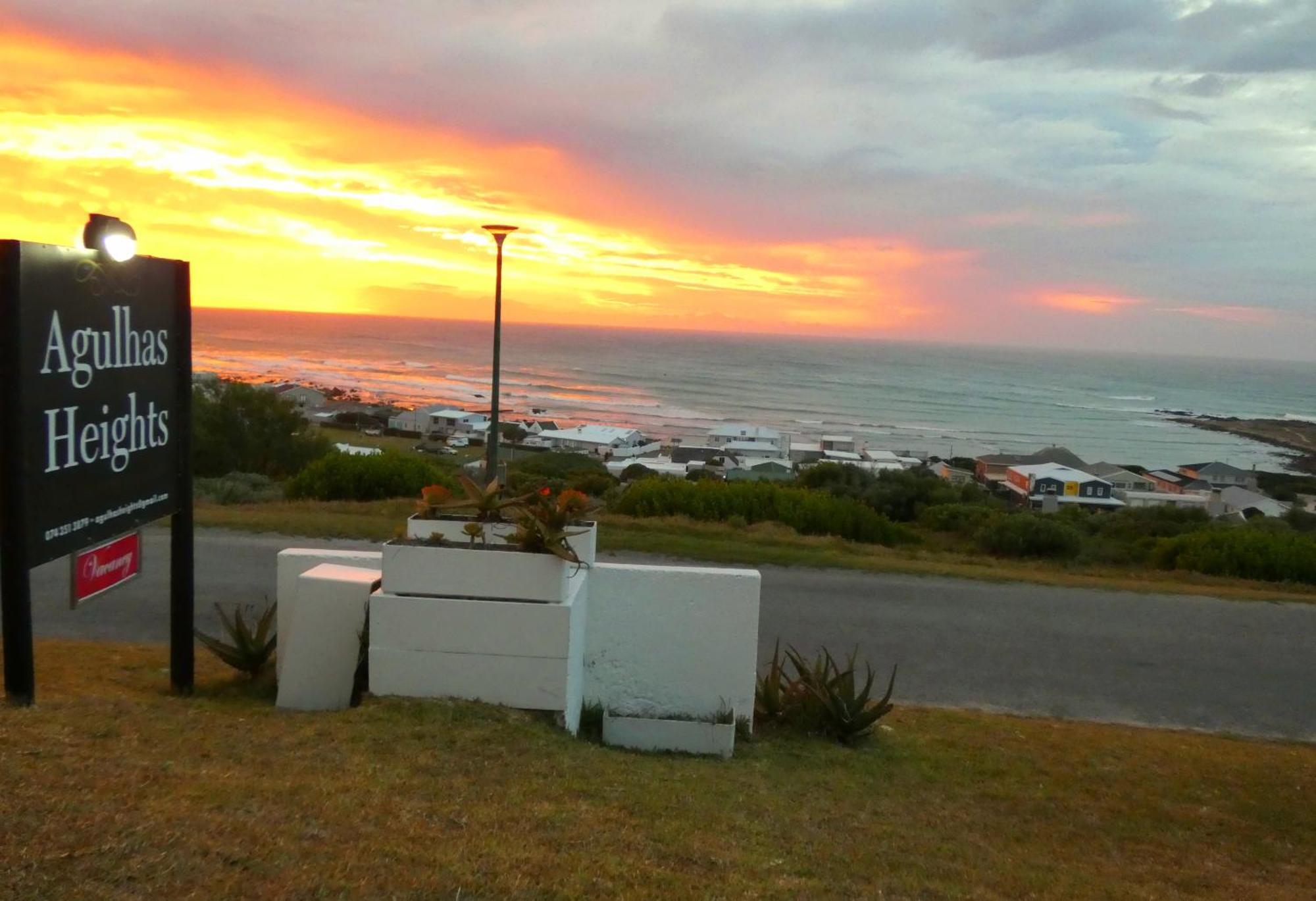 Agulhas Heights Self-Catering Cottages Exterior photo